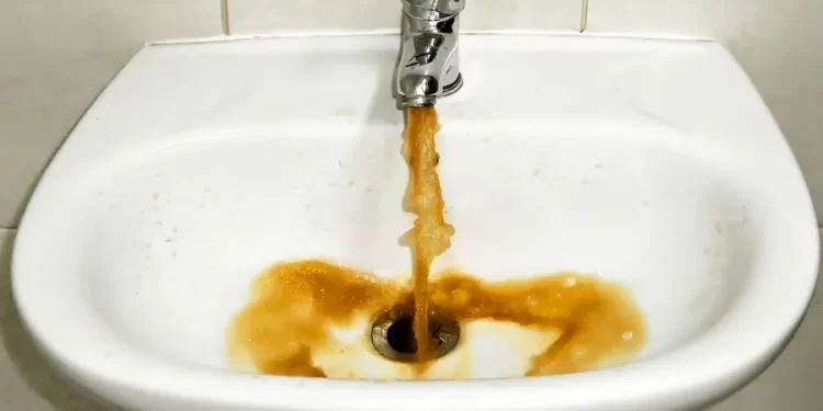 Saneago concederá desconto de 90% nas contas de março por fornecer “água barrenta”