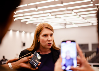 Andreia contrata por R$ 408 mil empresa aberta em dezembro de 2024 para fazer a contabilidade da Câmara