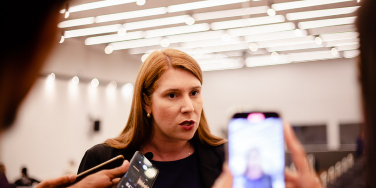 Andreia contrata por R$ 408 mil empresa aberta em dezembro de 2024 para fazer a contabilidade da Câmara