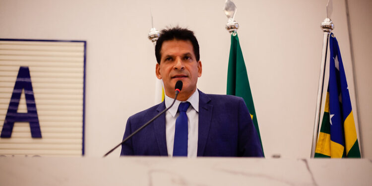 Após aprovar empréstimo para obras, vereador afirma que “não sabia” como era o contrato do “Anápolis Investe”