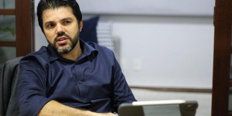 Antes crítico das OSs, agora Márcio Corrêa abre credenciamento para Organizações Sociais atuarem na Educação