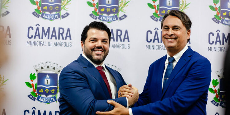 Líder do prefeito na Câmara reclama de buracos no Bairro de Lourdes, atribuição do Executivo