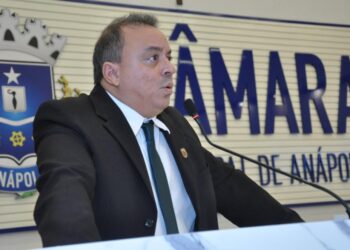 Suender Silva critica gestão Márcio Corrêa por renovar contratos da gestão Roberto Naves