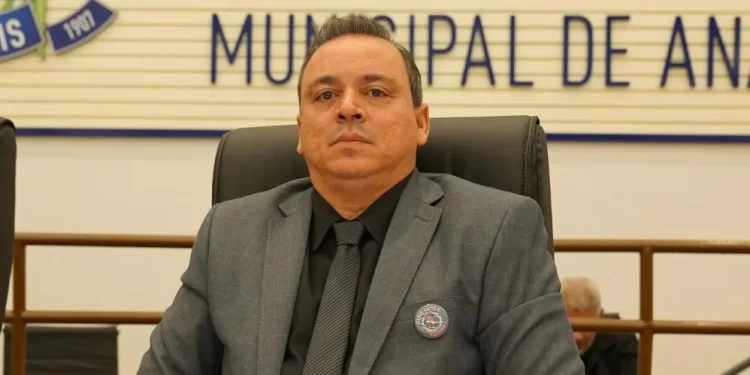 Suender Silva cobra Prefeitura por “iluminação deficitária” e anuncia trocas em “10, 15 dias”