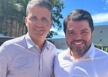 Presidente do MDB critica decisão de Caiado em convidar Naves para comitiva que foi à Índia e suspeita de relação: “talvez algo muito grande esteja por trás”