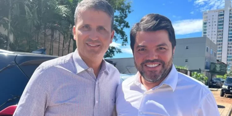 Presidente do MDB critica decisão de Caiado em convidar Naves para comitiva que foi à Índia e suspeita de relação: “talvez algo muito grande esteja por trás”