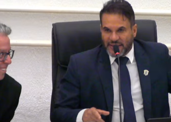 Vereador crítico de Roberto Naves recebeu R$ 384 mil da gestão passada para dar aulas usando espaço público reformado