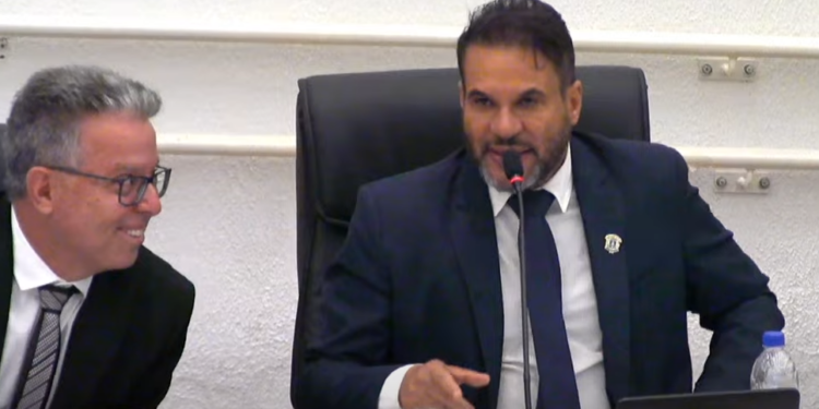 Vereador crítico de Roberto Naves recebeu R$ 384 mil da gestão passada para dar aulas usando espaço público reformado