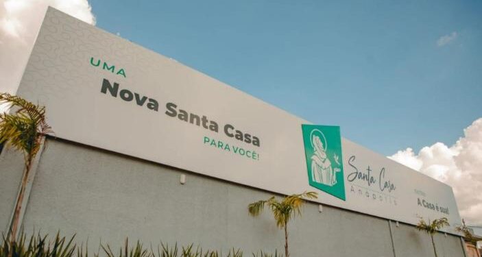 Prefeitura afirma que já realizou todos os repasses mensais, restando apenas “um complemento que ultrapassa o que o SUS paga”