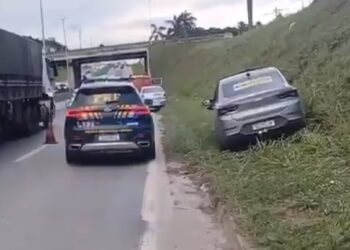Motorista de aplicativo morre após ser atingido por peça de caminhão na BR-153