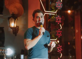 Em clima intimista, Tayrone reuniu a família, amigos e fãs na gravação do audiovisual ‘Essência’