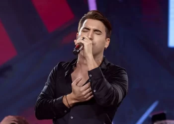 Tayrone grava novo DVD em Salvador com show intimista e retorno às origens