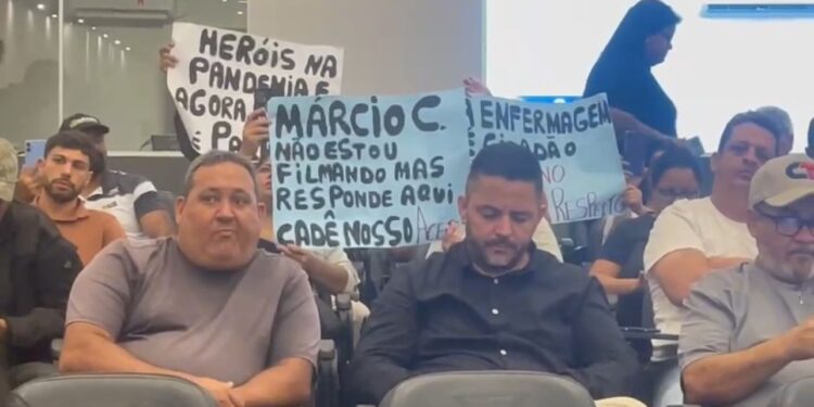 Ex-funcionários da UPA temem calote e cobram na Câmara promessa de Márcio Corrêa de pagar direitos