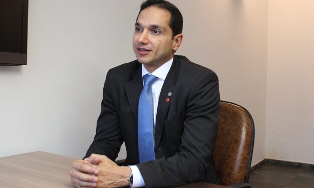 Conforme antecipou o AD, após negociação de Márcio Corrêa, Luís Gustavo contrata o mais conceituado criminalista de Goiás