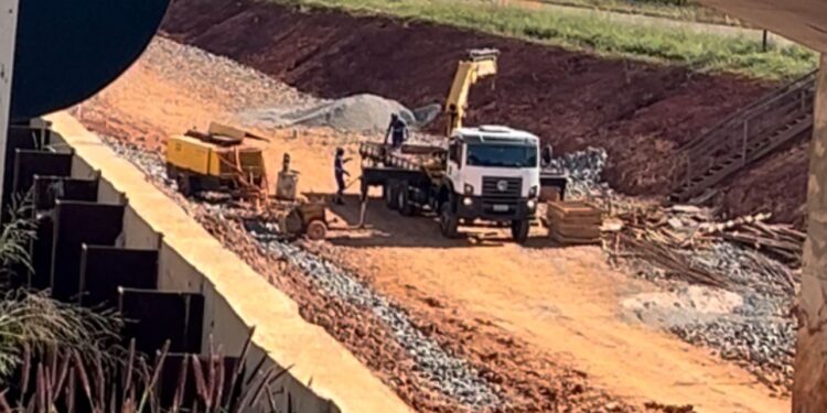 Obra de viaduto do Recanto do Sol conta apenas com dois trabalhadores e previsão para terminar em setembro