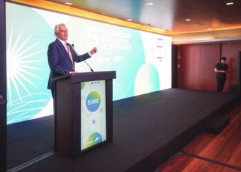 Caiado defende regulação equilibrada de IA e destaca protagonismo de Goiás