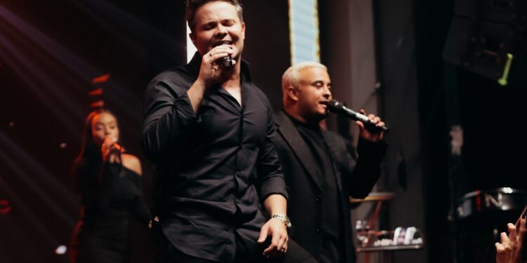Matheus e Kauan celebraram 15 anos de carreira com evento emocionante, lançamento de álbum e autobiografia