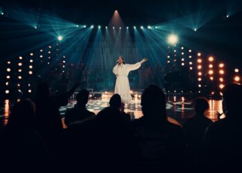 Julia Vitória dá início ao lançamento do maior projeto de sua carreira