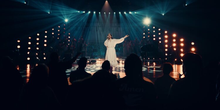 Julia Vitória dá início ao lançamento do maior projeto de sua carreira