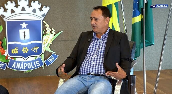 Servidora efetiva da Prefeitura denuncia sofrer perseguição política de gerente indicado por Carlim da Feira, e grava conversa