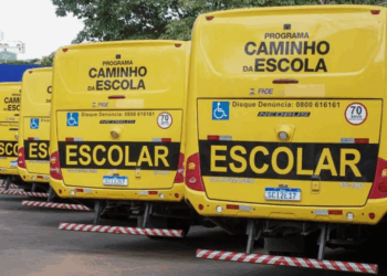 Motoristas da Educação de Anápolis paralisam atividades: 2 mil alunos são prejudicados