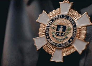 Corrêa homenageia secretários, aliados, amigos, mas deixa importantes parceiros de fora