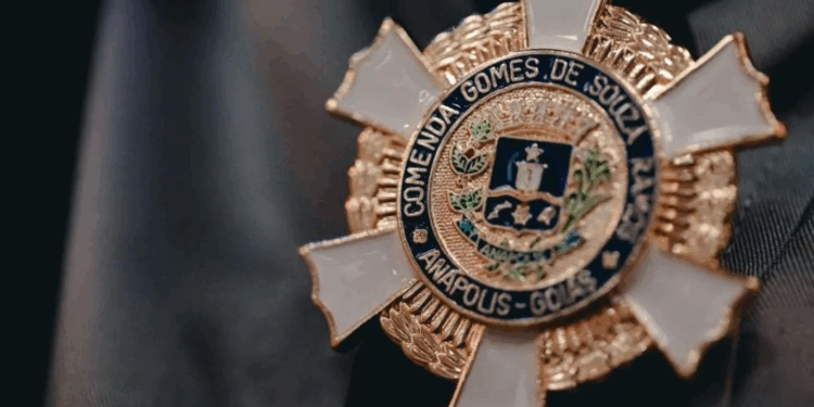 Corrêa homenageia secretários, aliados, amigos, mas deixa importantes parceiros de fora