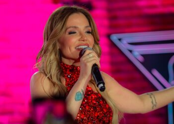 Eline Martins apresenta “É bom Lembrar” e brinda nova fase com projeto “Um Drink com Eline”