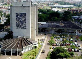 Para combater ações suspeitas, Prefeitura faz recadastramento do Graduação e reunião de alunos com MP e Poder Judiciário