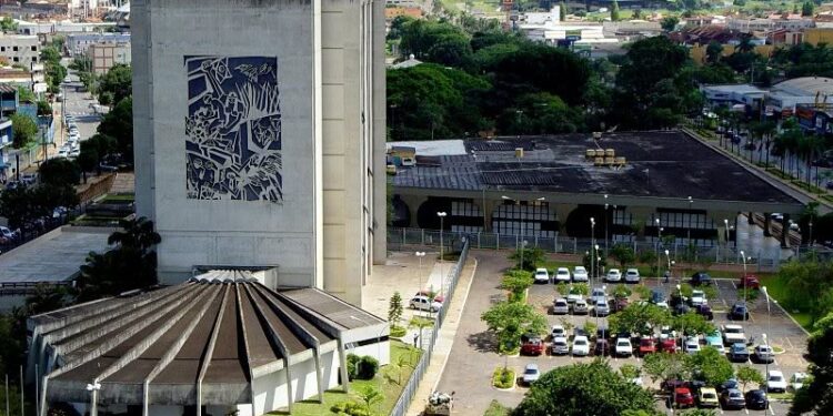 Para combater ações suspeitas, Prefeitura faz recadastramento do Graduação e reunião de alunos com MP e Poder Judiciário