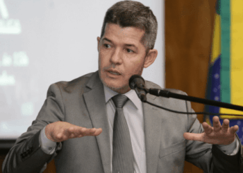 Delegado Waldir posta vídeo de violência contra menores, mas diz que teve conta suspensa porque criticou Lula e o STF