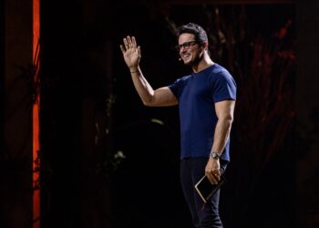 Deive Leonardo retorna à Netflix com especial inédito e encerra turnê com mensagem de fé e transformação