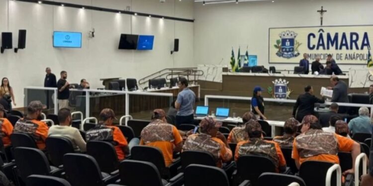 Constrangidos, vereadores se ausentam para que projeto dos Legendários não tenha quórum para ser votado