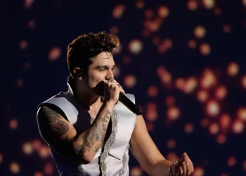 Luan Santana celebra 18 anos de carreira com recordes e shows esgotados