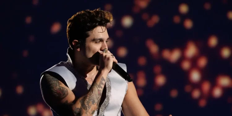 Luan Santana celebra 18 anos de carreira com recordes e shows esgotados