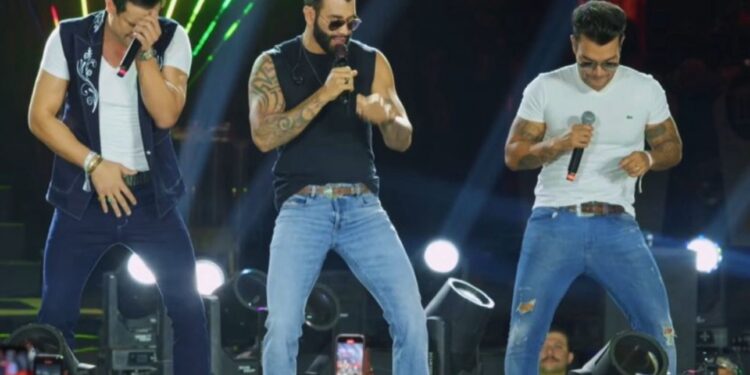 Gusttavo Lima surpreende e chama Os Caras do Arrocha em show em Goiânia