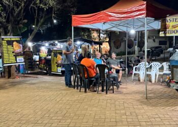 “Feira” improvisada por ambulantes no Ipiranga incomoda frequentadores e é movida a ligações elétricas sem controle