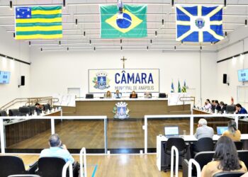 Com emenda, Câmara condiciona liberação de crédito ao pagamento de dívida atual