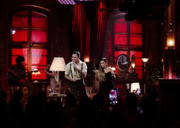 Felipe Araújo grava DVD intimista com participação de Simone Mendes