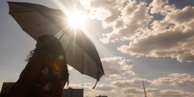 Goiás enfrenta calor de até 40°C e baixa umidade coloca população em alerta