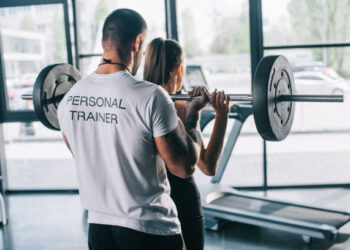 Projeto de Lei quer proibir academias de cobrarem taxa a alunos que são acompanhados de personal trainers