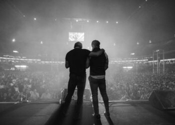 Zezé di Camargo & Luciano levantam o público em BH com show emocionante