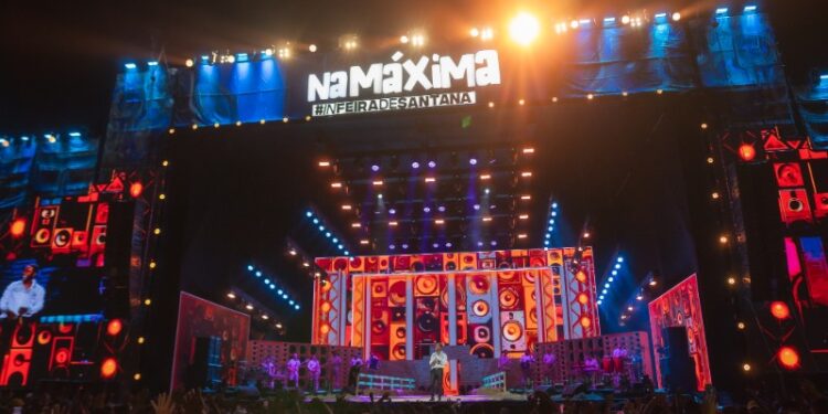 Com ingressos esgotados, Toque Dez reúne 25 mil pessoas em Feira de Santana na gravação do DVD “Na Máxima”