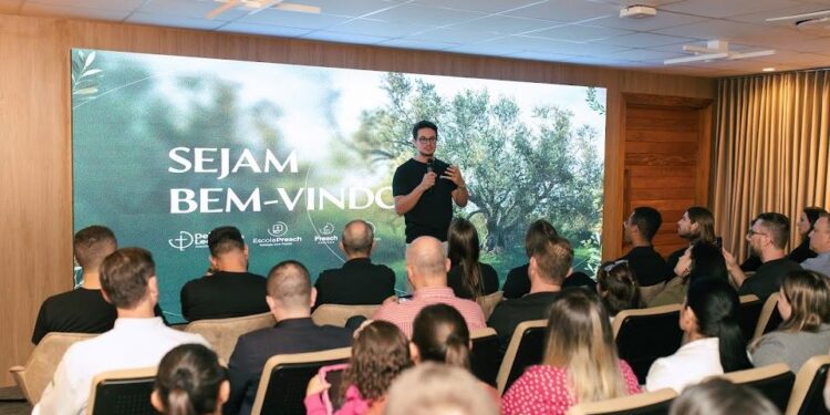 Fé e propósito: Deive Leonardo celebra inauguração de sede ministerial em Joinville