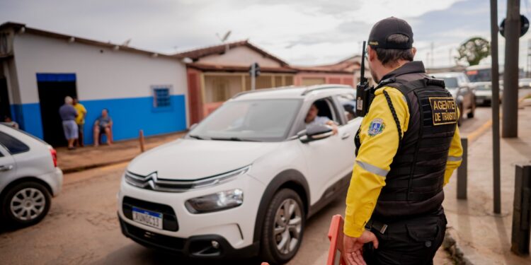 Fiscais reagem a projeto que coloca agentes de trânsito para vigiar usuários de maconha: “só se um deles avançar o sinal”