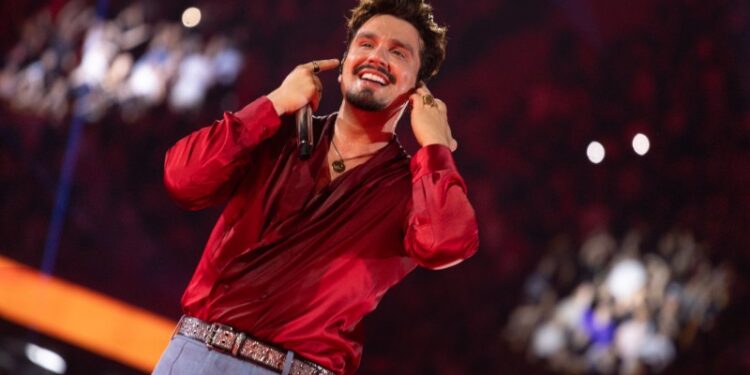Após gravação histórica em Curitiba, Luan Santana leva turnê “Ao Vivo Na Lua” para França, Suíça e Londres
