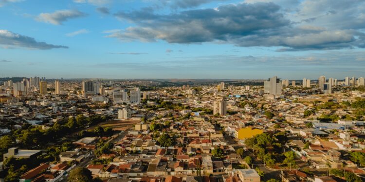 Venda de imóveis cresceu 43,4% no segundo trimestre de 2025, indica relatório do Sinduscon