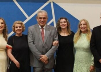 Carlos “Cacai” Toledo reaparece em evento político, mas é cortado das fotos da Câmara