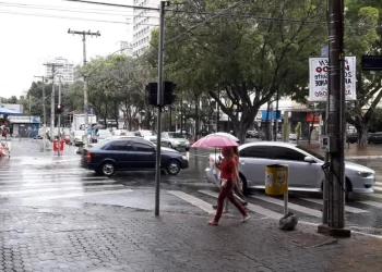 Goiânia tem alerta de chuva intensa e tarde “abafada” nesta quarta-feira