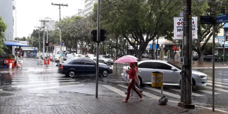Goiânia tem alerta de chuva intensa e tarde “abafada” nesta quarta-feira